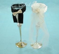 Oblek na poháre nevesta a ženích